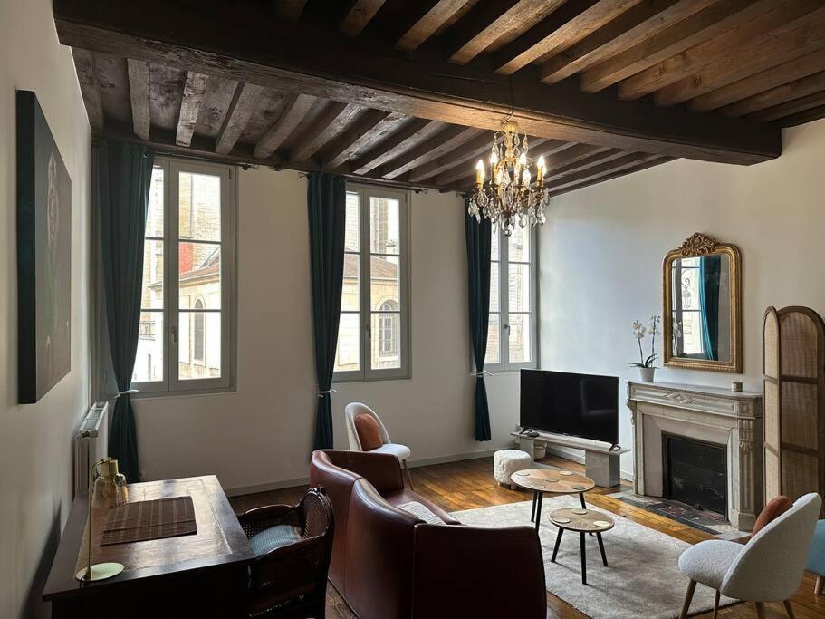 Au Roi Lion, Place Saint Michel Appartement